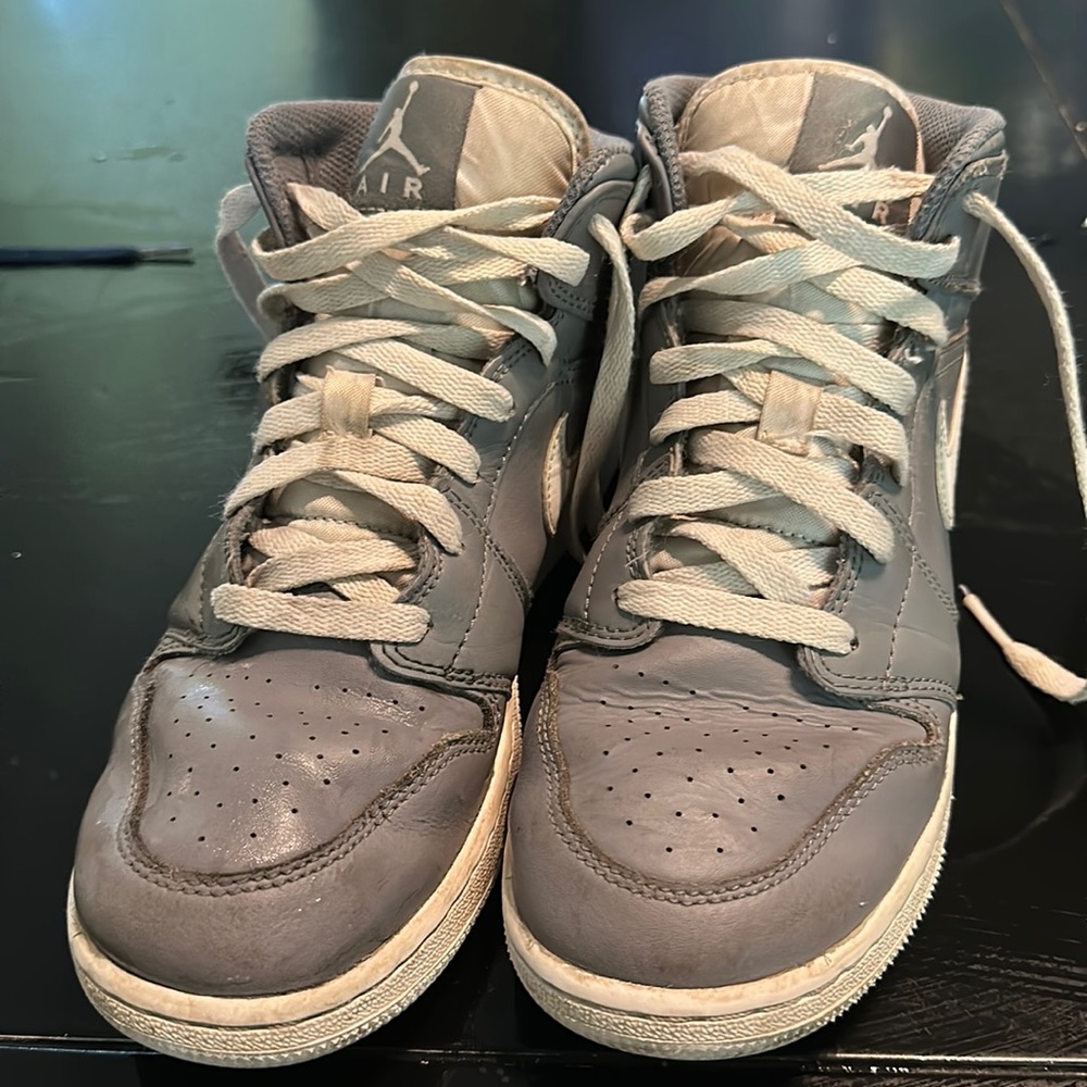 youth 6.5 grey & white hightop sneaker in great condition make an offer